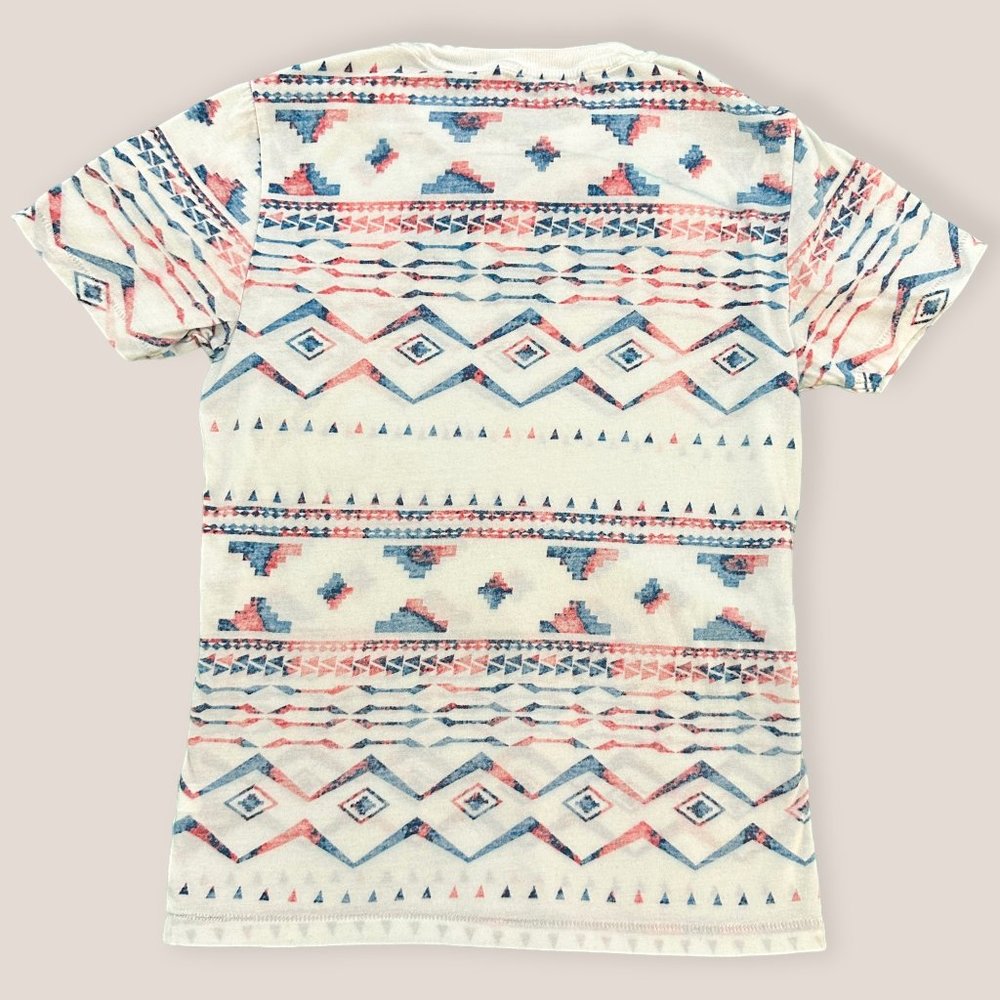 Aeropostale's White Aztec Pattern Tee: A Fusion of Culture and Comfort
